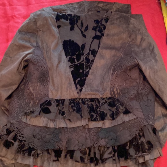 Frilly brown thin jacket - Picture 4 of 5